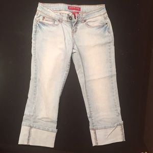 Light wash denim capri